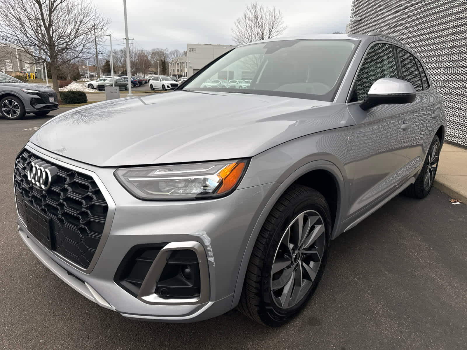 Used 2023 Audi Q5 2.0T Premium Plus w/ Premium Plus Package image 4