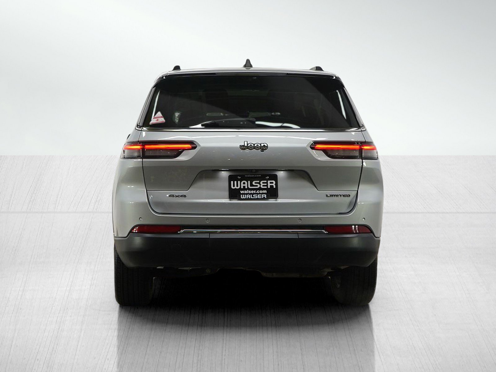 Used 2023 Jeep Grand Cherokee L Limited w/ Luxury Tech Group II image 4