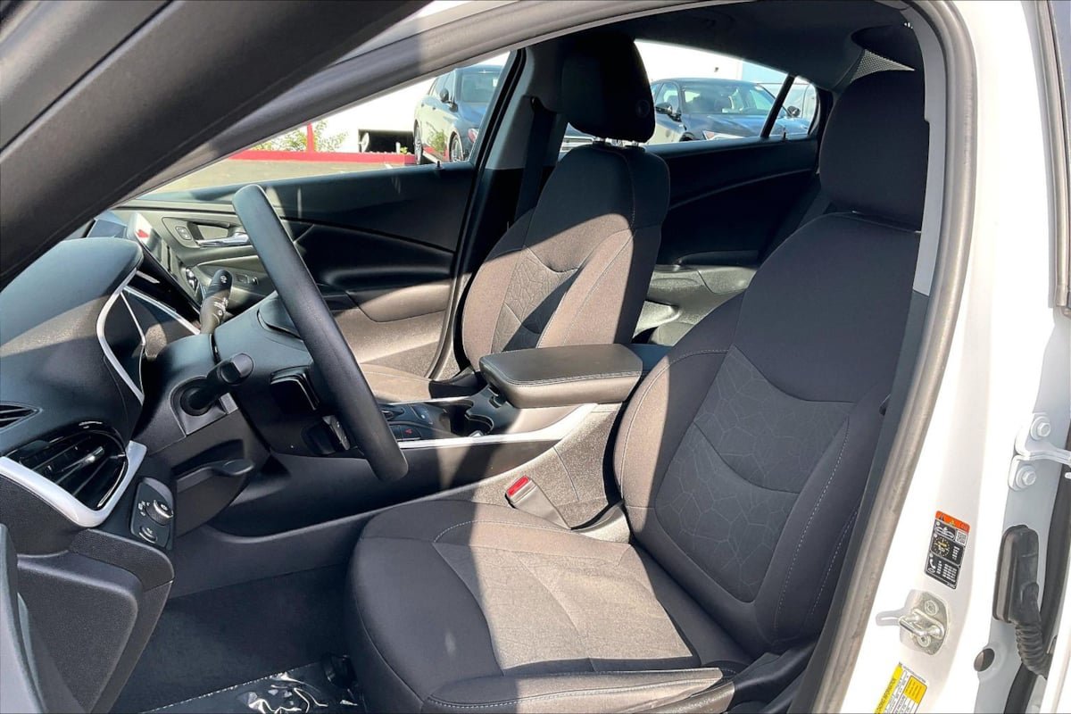Used 2018 Chevrolet Volt LT FWD image 23