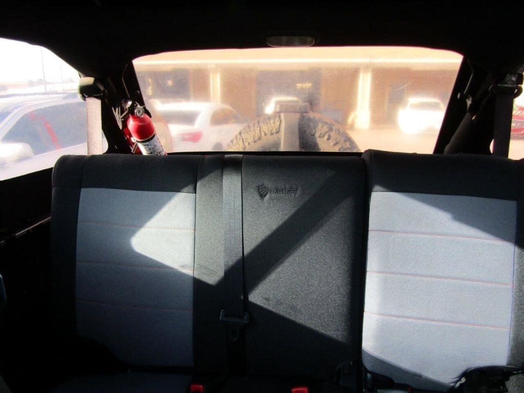 Used 2017 Jeep Wrangler Unlimited Rubicon w/ Connectivity Group image 22