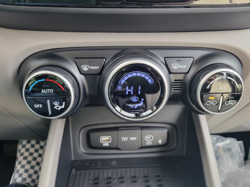 New 2026 Hyundai Venue SEL FWD image 22
