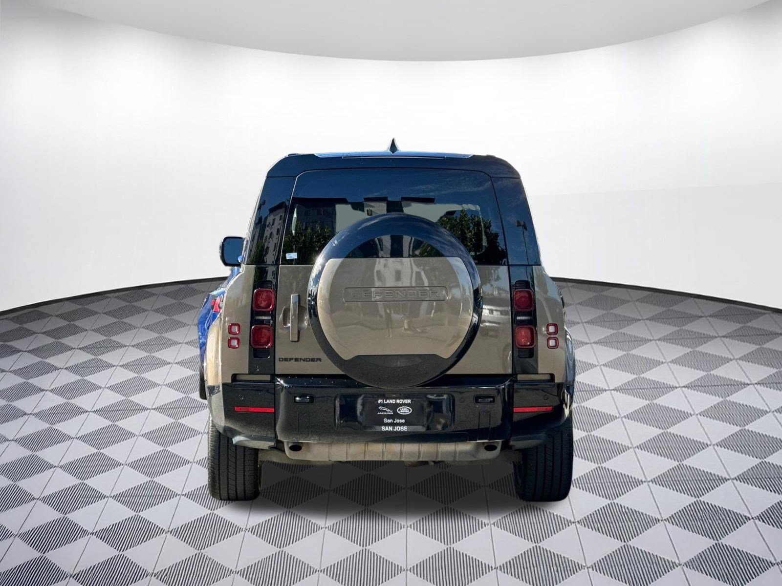 Used 2024 Land Rover Defender 130 X-Dynamic SE AWD/4WD image 9