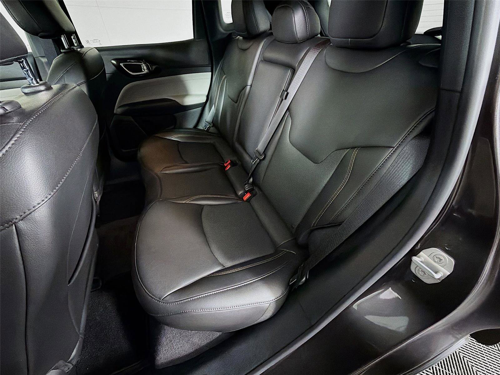 Used 2023 Jeep Compass Limited image 21