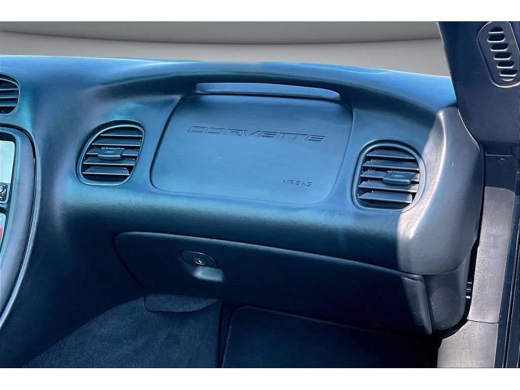 Used 2002 Chevrolet Corvette Coupe w/ Preferred Equipment Group2 RWD image 34