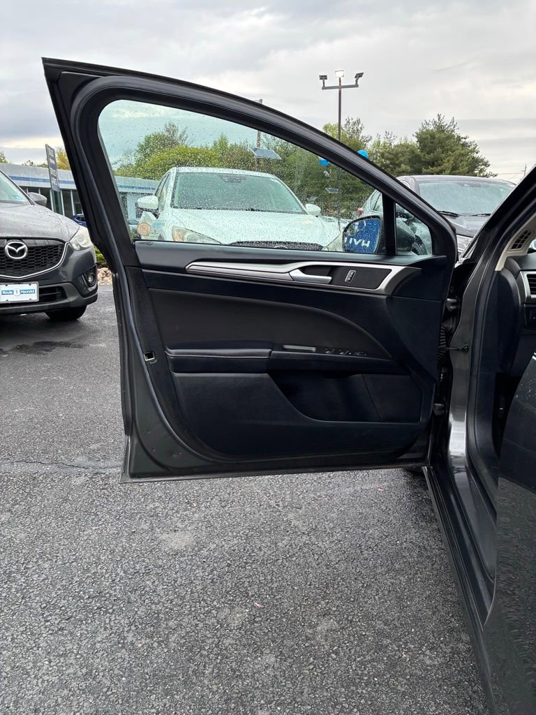 Used 2018 Ford Fusion SE w/ Fusion SE Technology Package FWD image 43