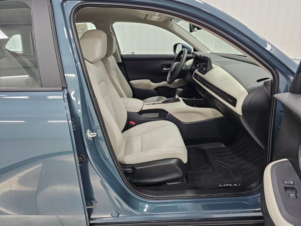 Certified 2025 Honda HR-V LX image 17