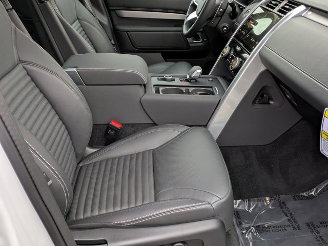 Used 2025 Land Rover Discovery Dynamic SE image 24