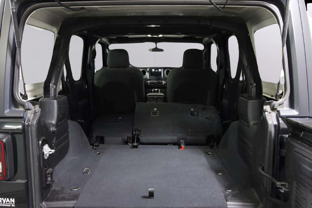Used 2021 Jeep Wrangler Unlimited Sahara AWD/4WD image 15