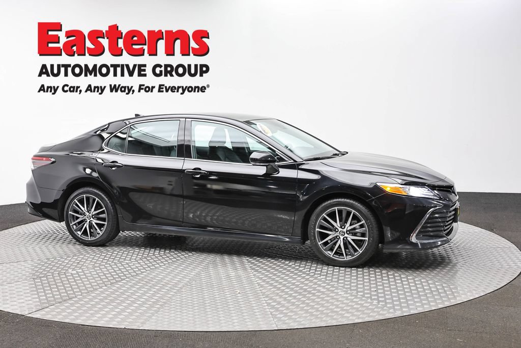 Used 2022 Toyota Camry XLE FWD image 4