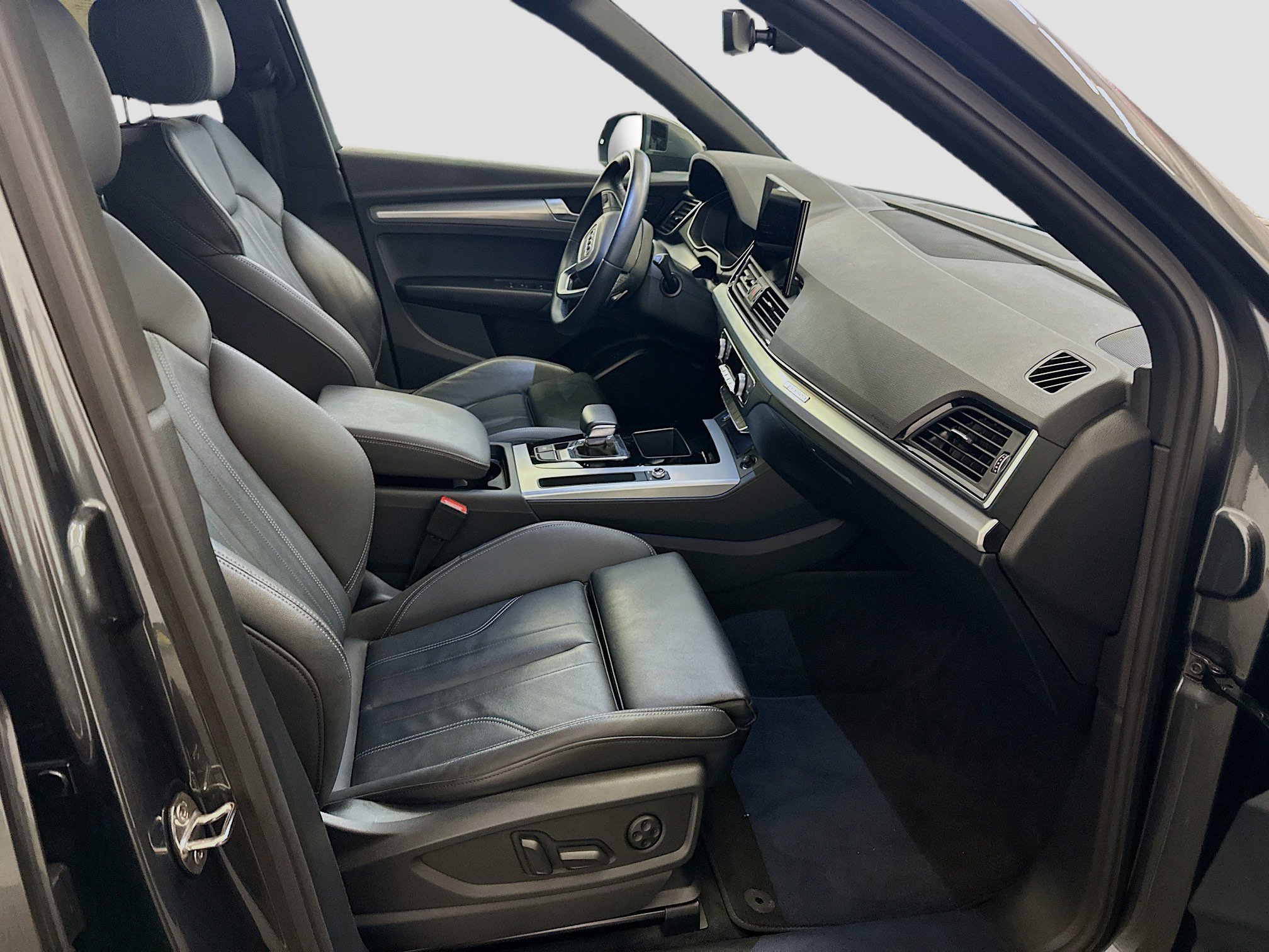 Used 2025 Audi Q5 2.0T Premium image 34