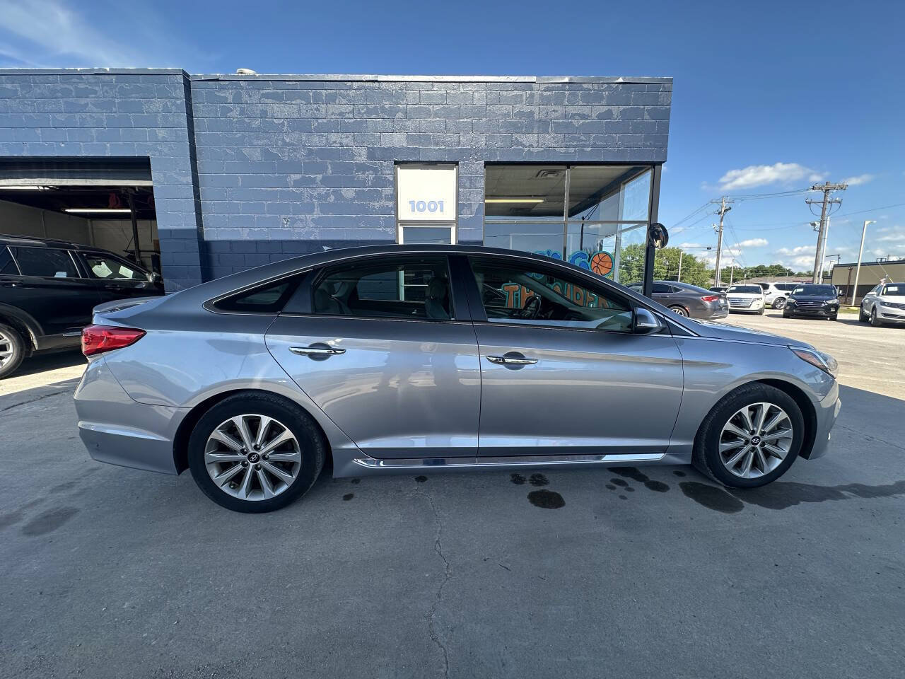 Used 2017 Hyundai Sonata Limited w/ Ultimate Package 04 FWD image 9