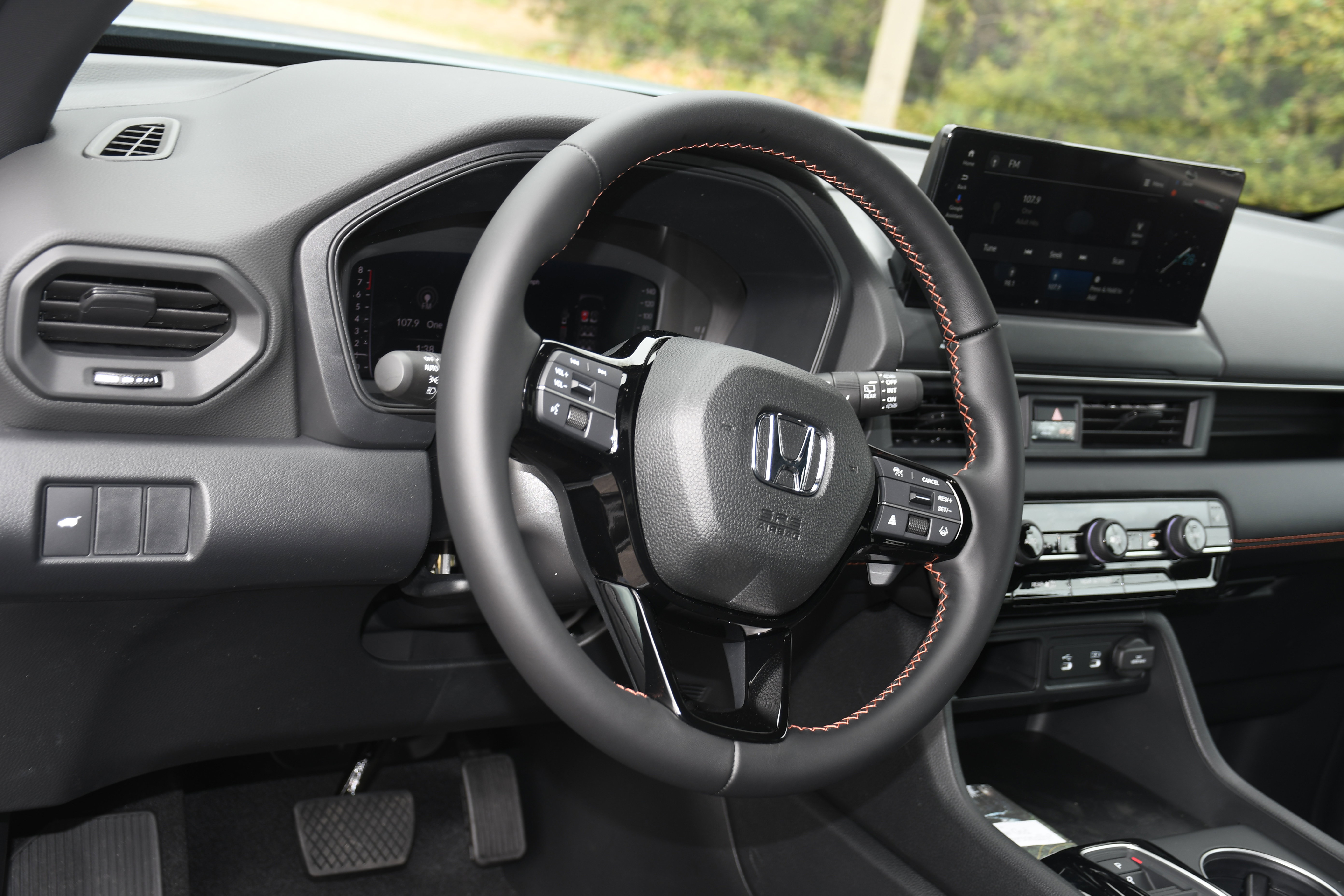 New 2026 Honda Pilot Sport image 4