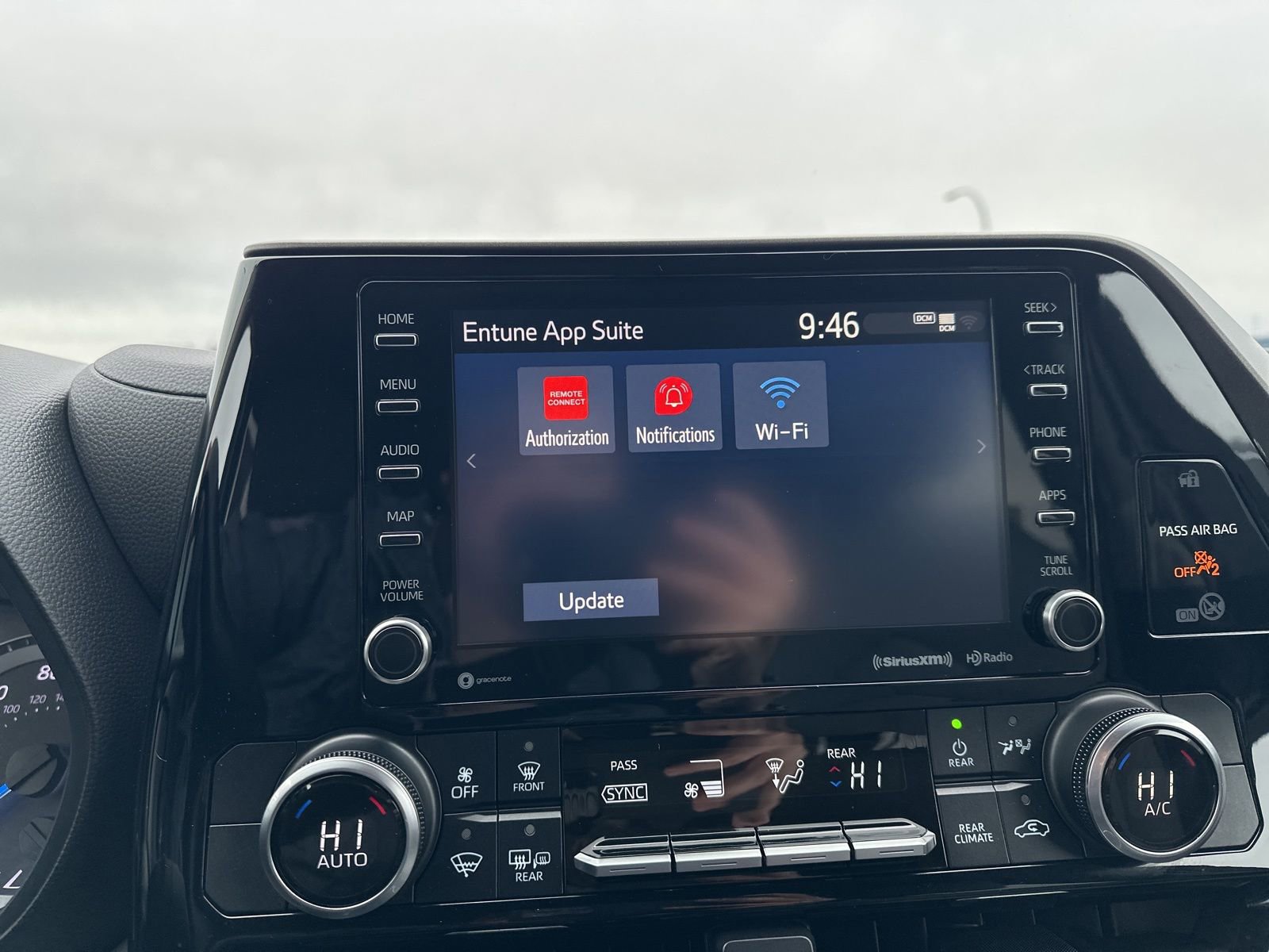 Used 2021 Toyota Highlander LE image 53