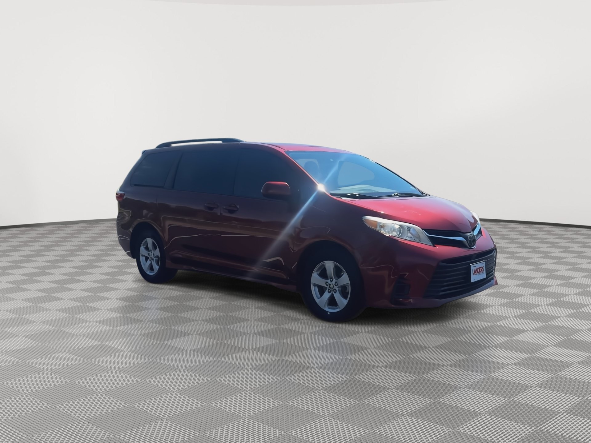 Used 2020 Toyota Sienna LE FWD image 2