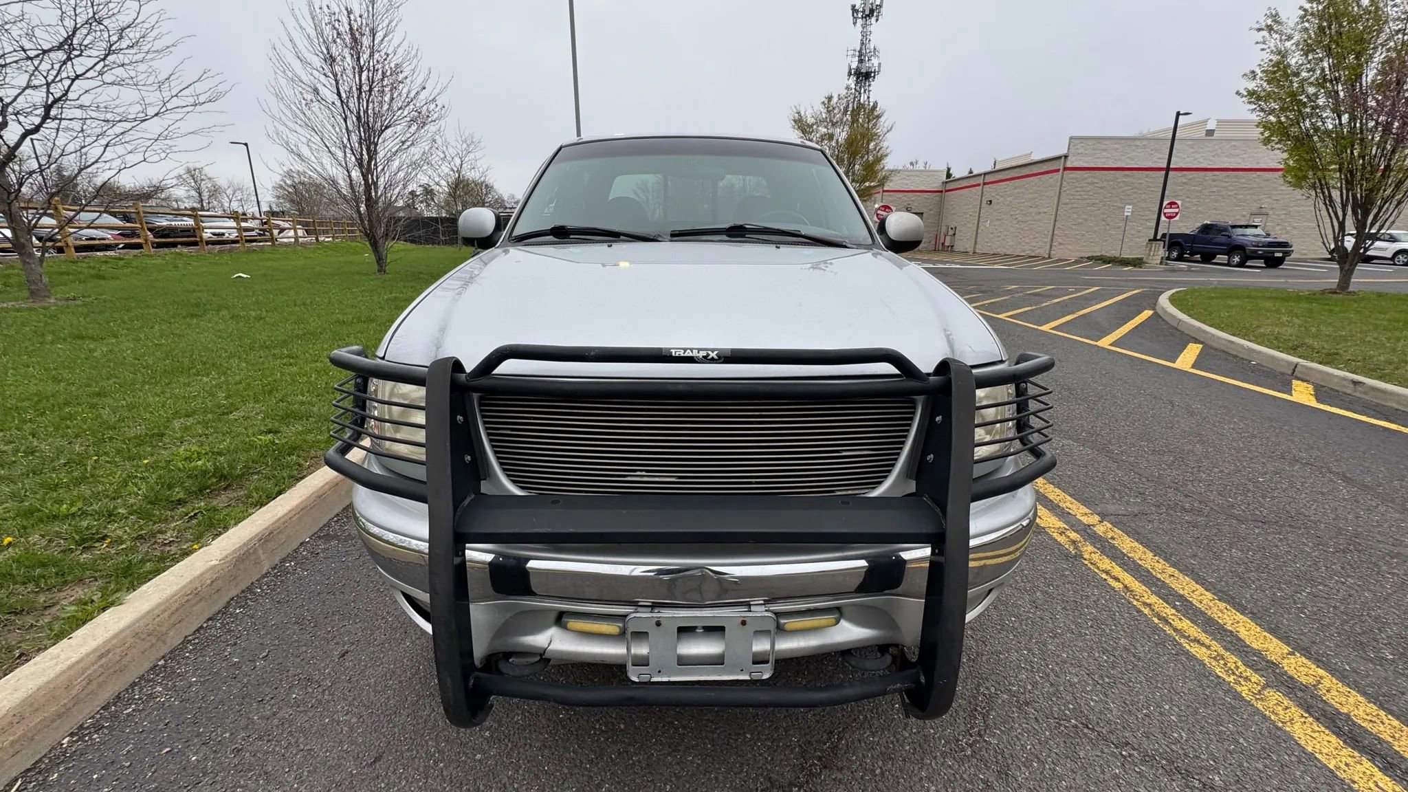 Used 2001 Ford F150 4x4 SuperCrew image 2