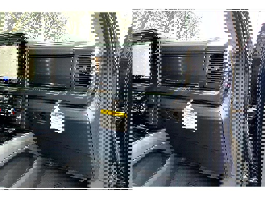 Used 2025 Ford F350 Lariat image 18