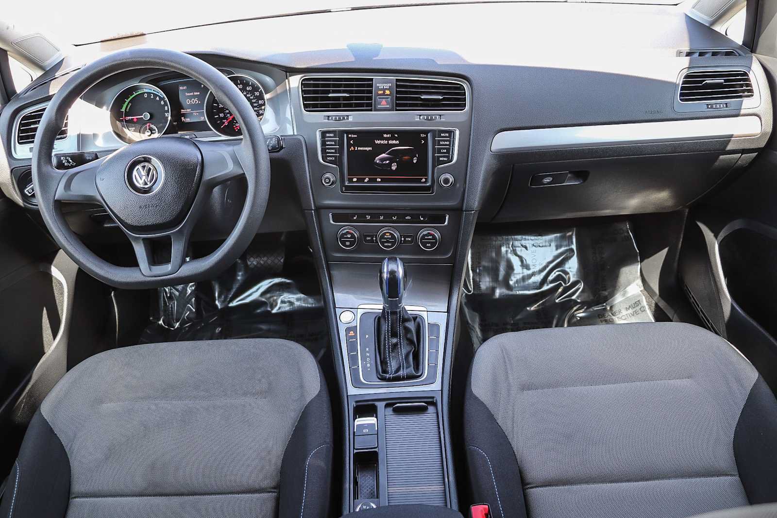 Used 2016 Volkswagen e-Golf SE FWD image 13
