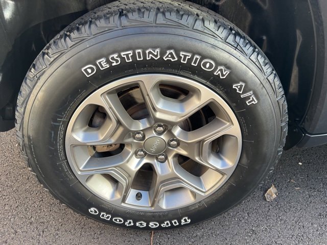 Used 2022 Jeep Cherokee Trailhawk image 9