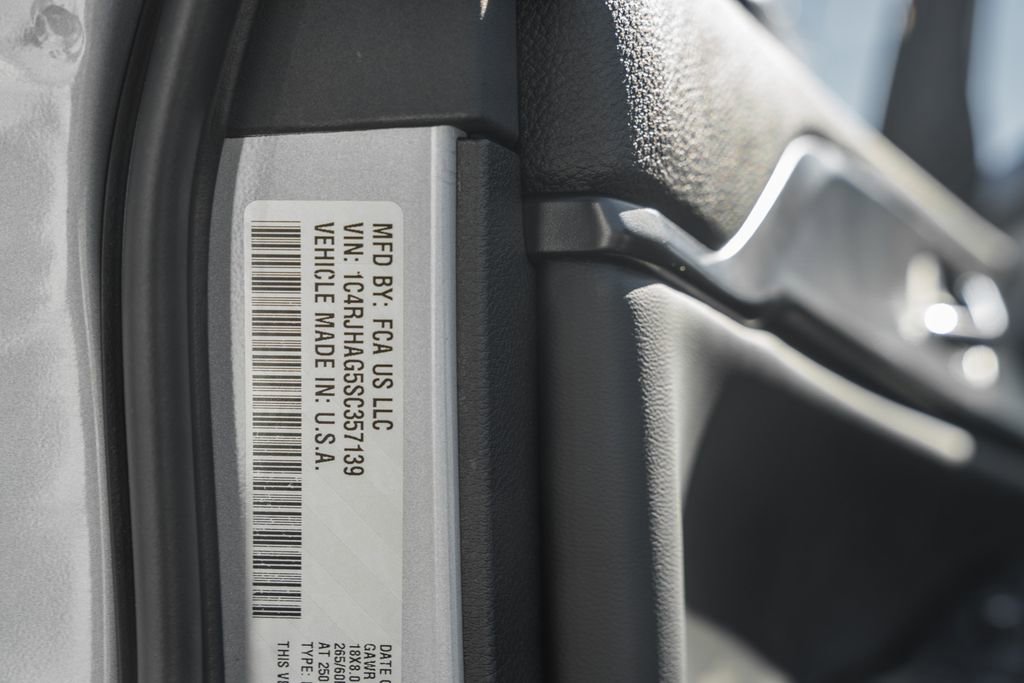 New 2025 Jeep Grand Cherokee Laredo X w/ Luxury Tech Group I image 38