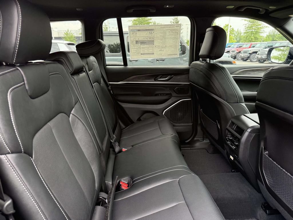 New 2026 Jeep Grand Cherokee Limited AWD/4WD image 16