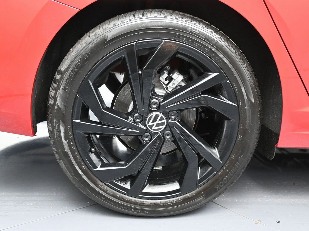 Used 2025 Volkswagen Jetta SE w/ Black Wheel Package image 11
