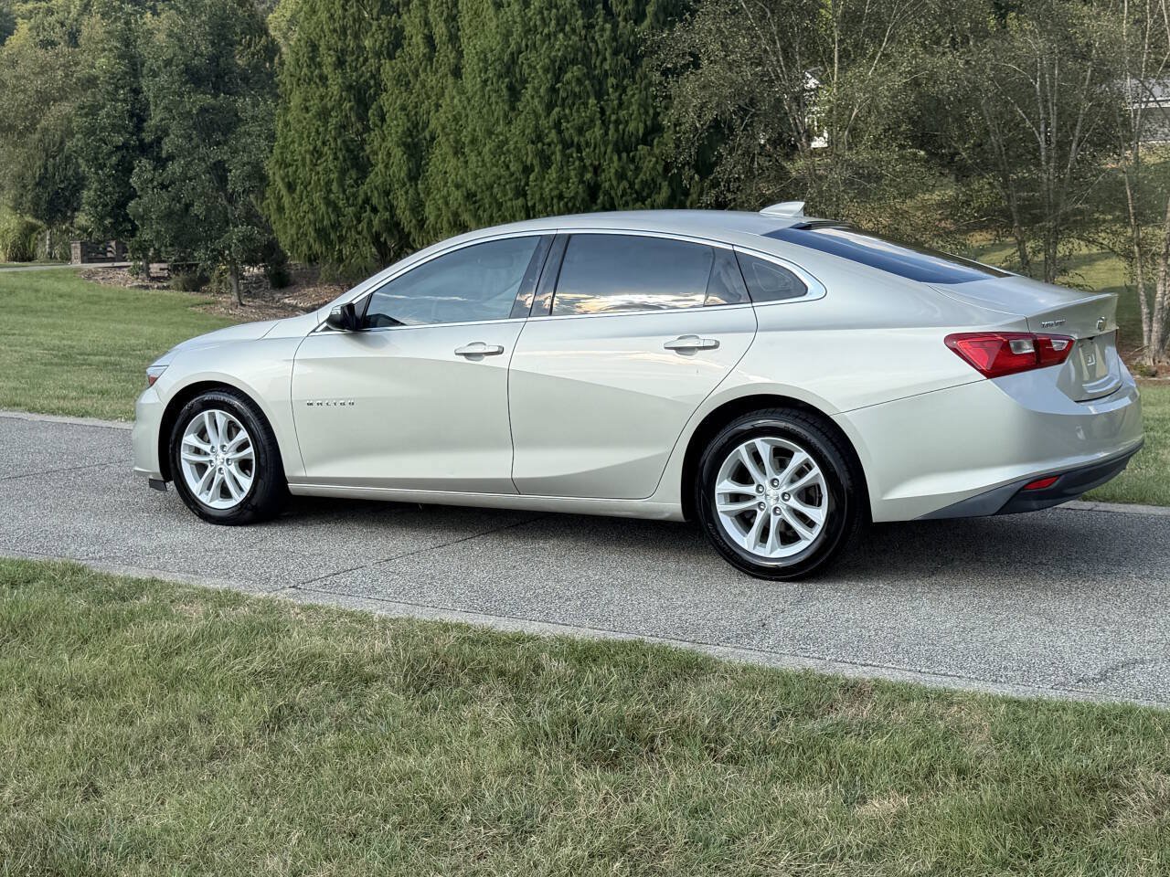 Used 2016 Chevrolet Malibu LT w/ Leather Package FWD image 7