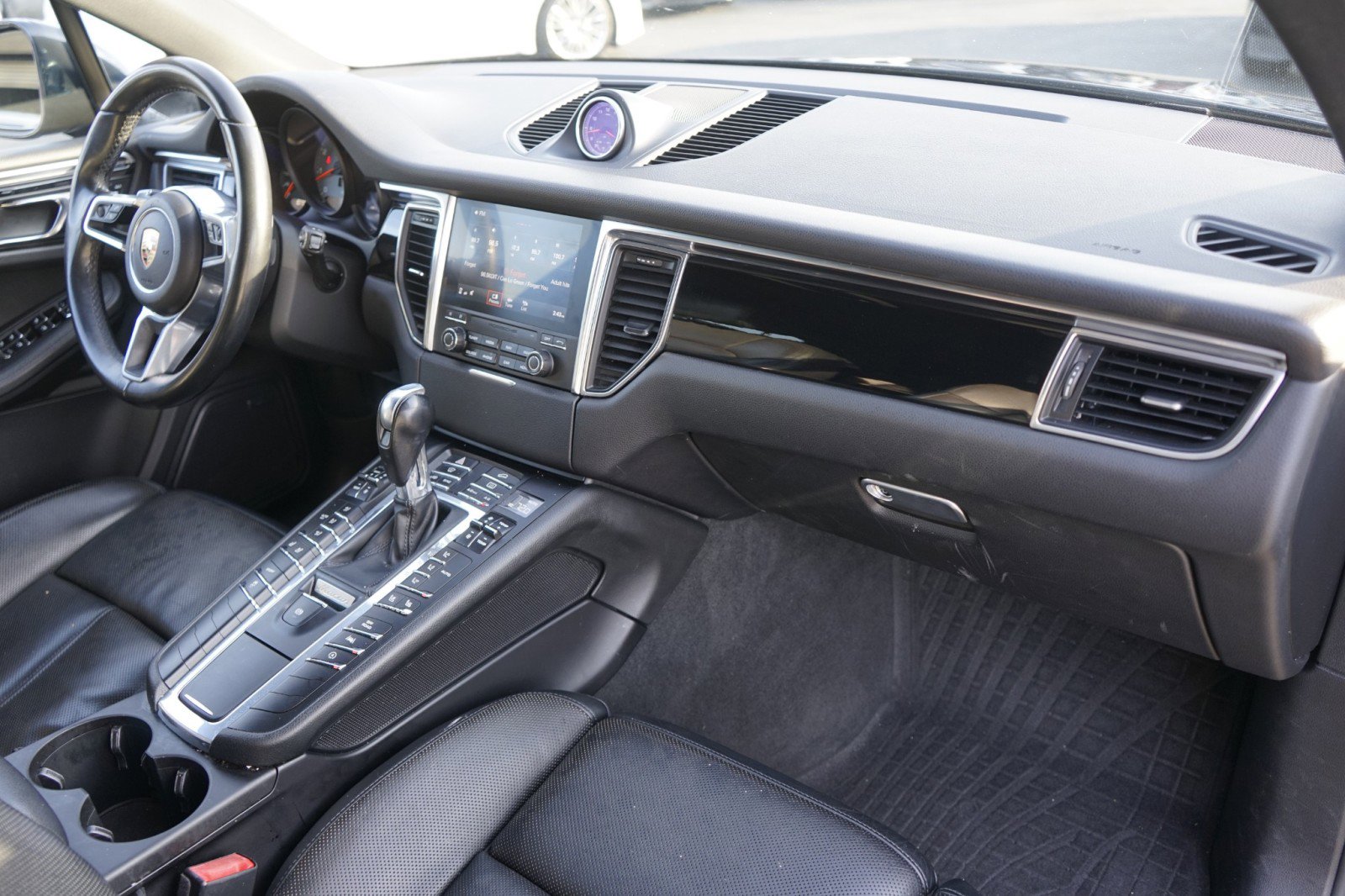 Used 2017 Porsche Macan S image 21