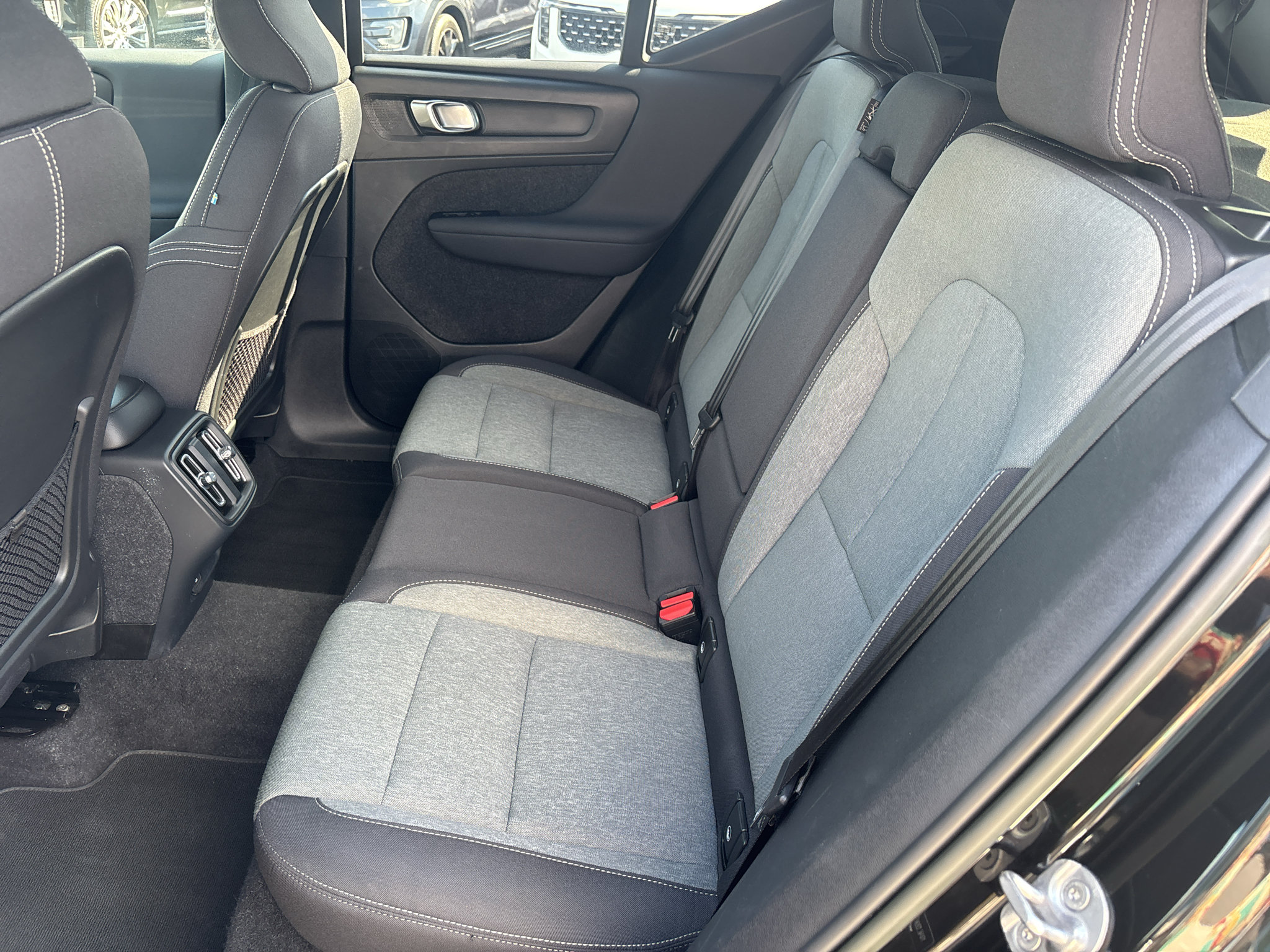Used 2023 Volvo XC40 B5 Core AWD/4WD image 23