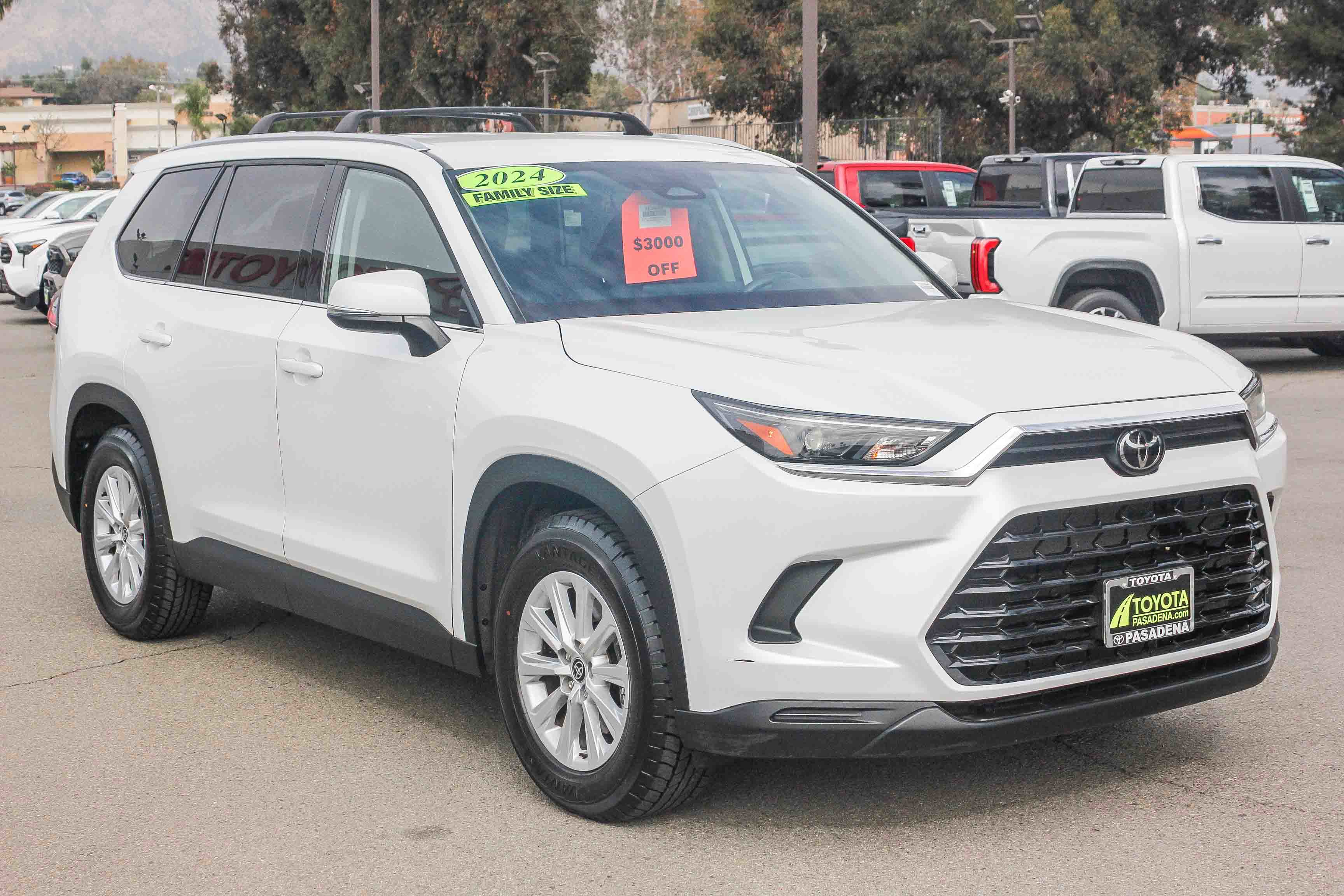 Used 2024 Toyota Grand Highlander XLE image 3