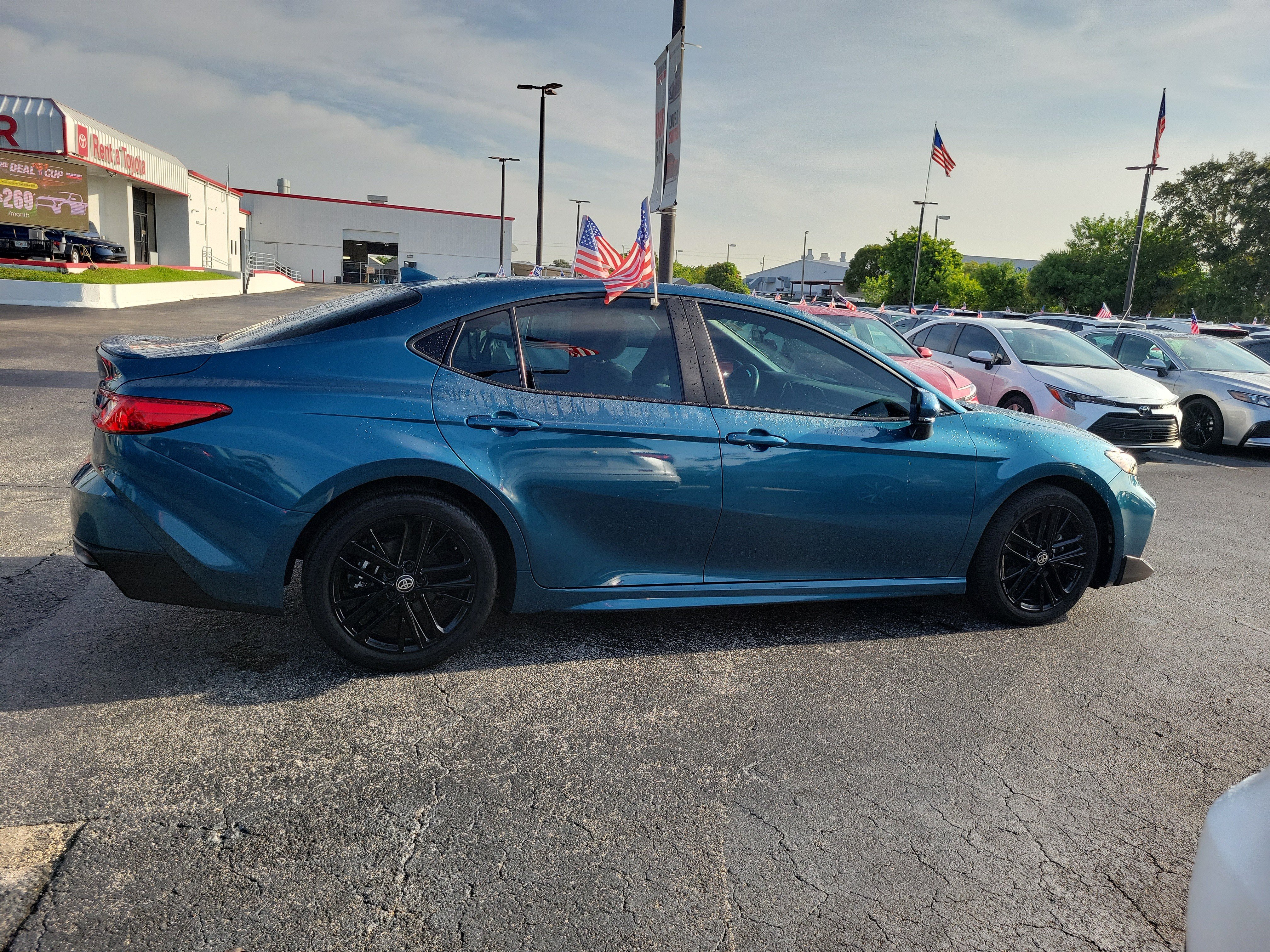 Used 2025 Toyota Camry SE FWD image 13