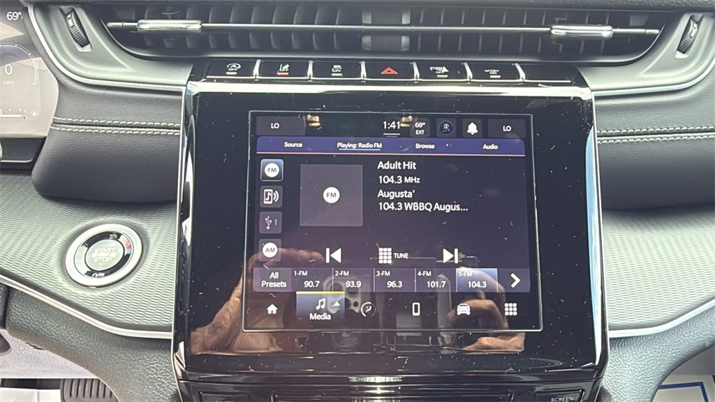 New 2025 Jeep Grand Cherokee L Laredo image 25