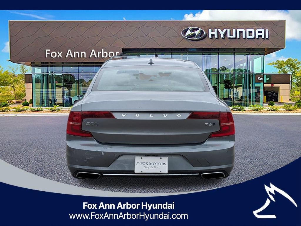 Used 2018 Volvo S90 T6 Momentum w/ Convenience Package image 4