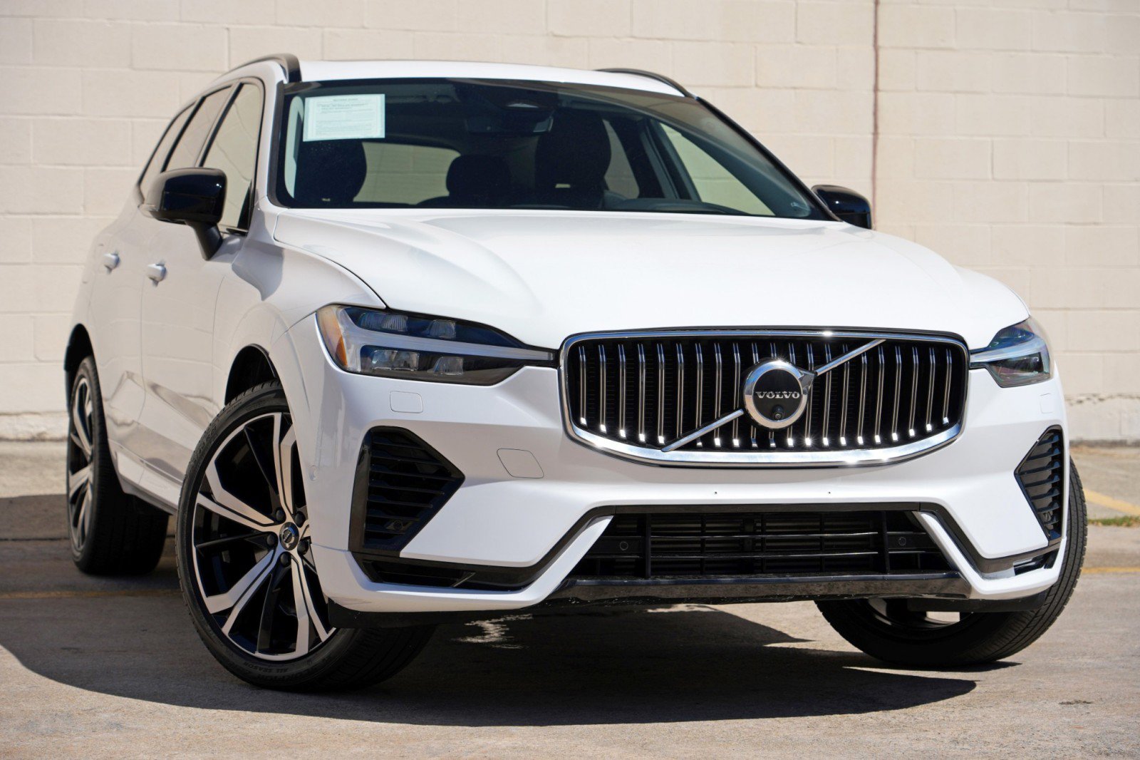 Used 2024 Volvo XC60 T8 Ultimate w/ Protection Package Premier AWD/4WD image 4