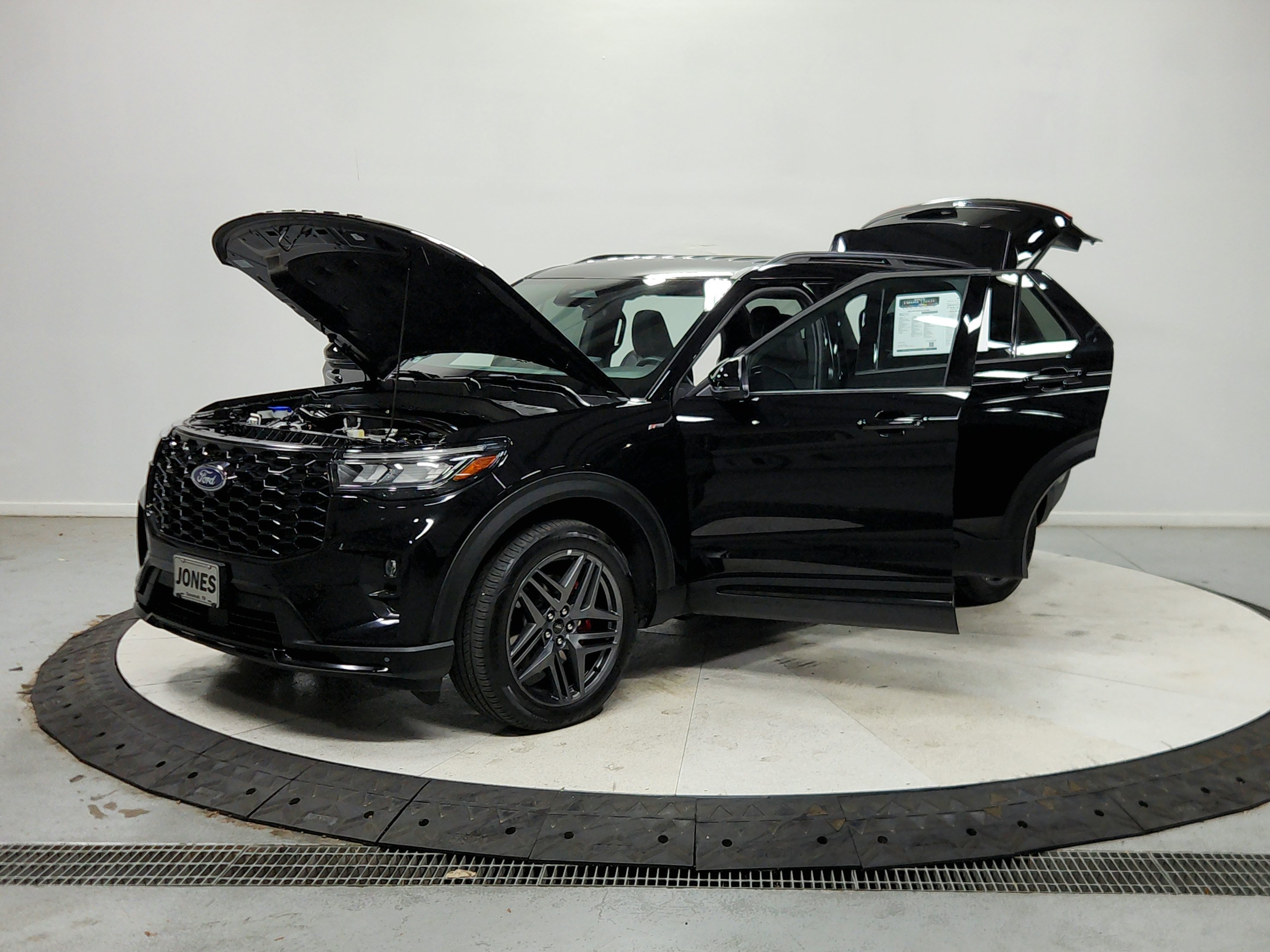Used 2025 Ford Explorer ST-Line w/ ST-Line Street Pack AWD/4WD image 12