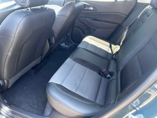 Used 2025 Chevrolet Trax LT FWD image 13