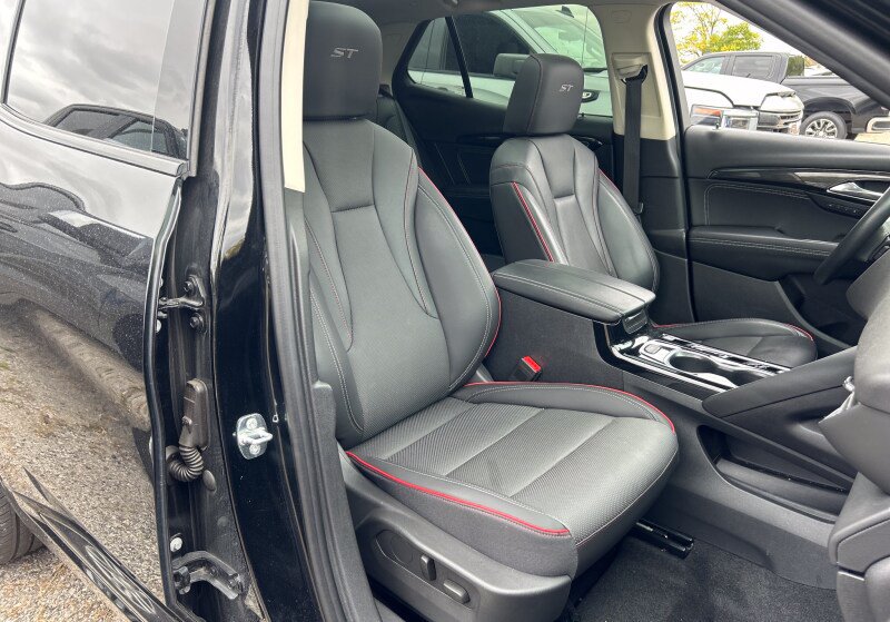 Used 2023 Buick Envision Essence w/ Sport Touring Package AWD/4WD image 5