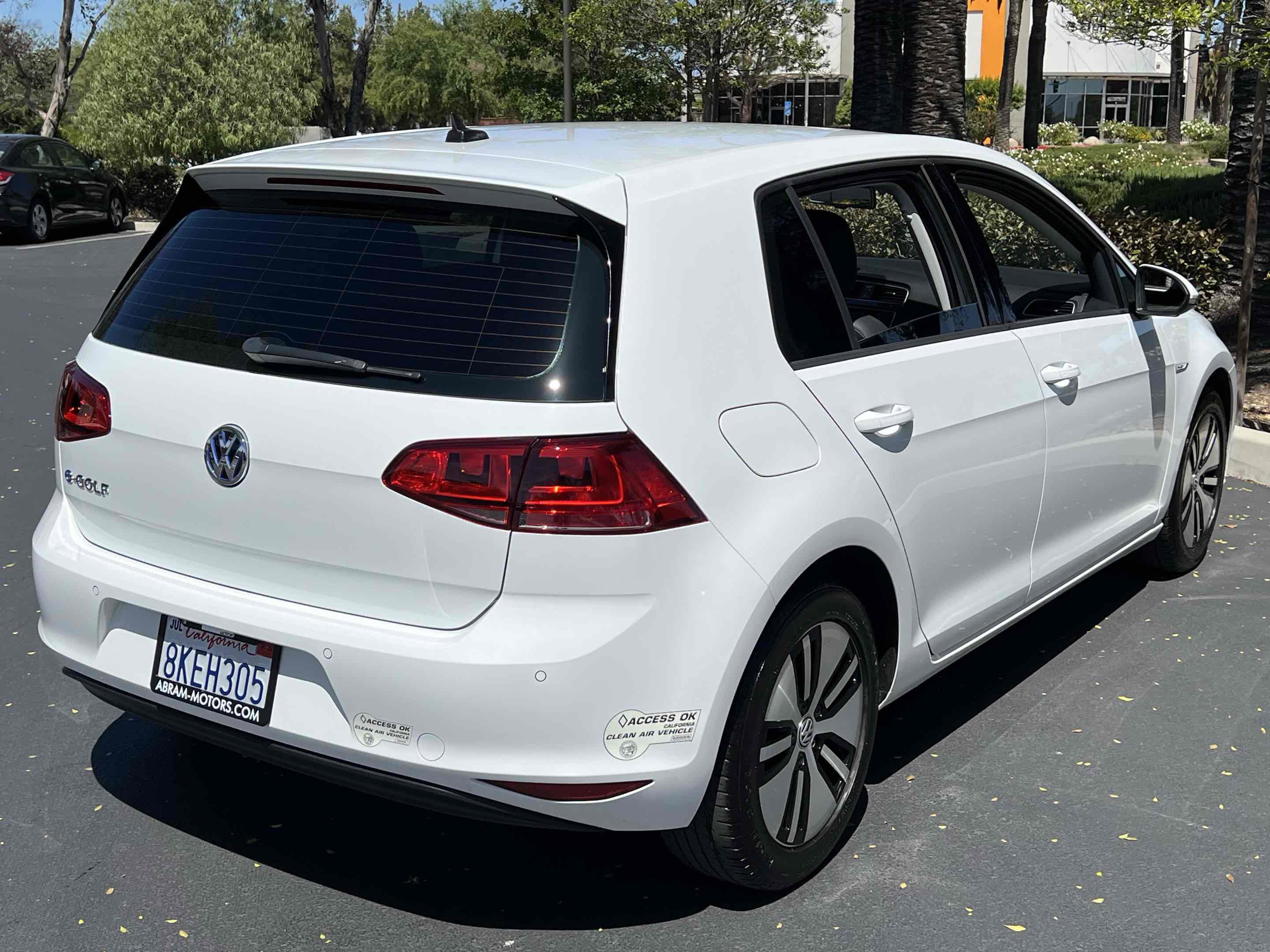 Used 2015 Volkswagen e-Golf SEL Premium FWD image 20