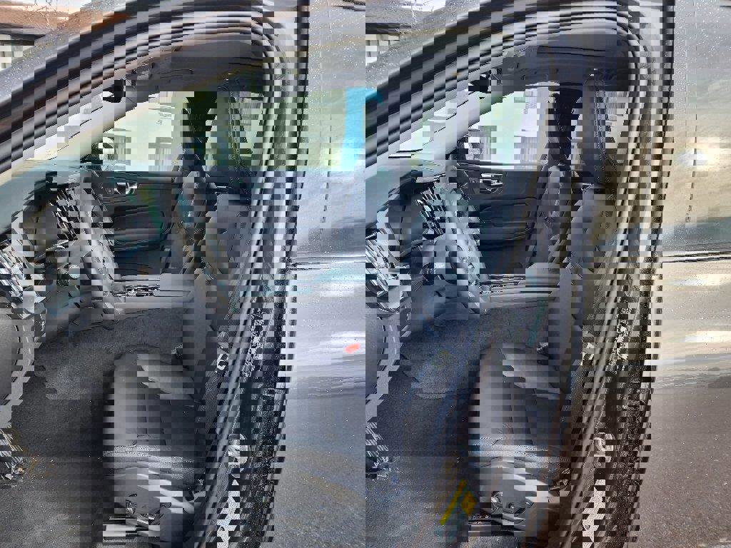 Certified 2025 Volvo XC60 B5 Core w/ Climate Package image 4