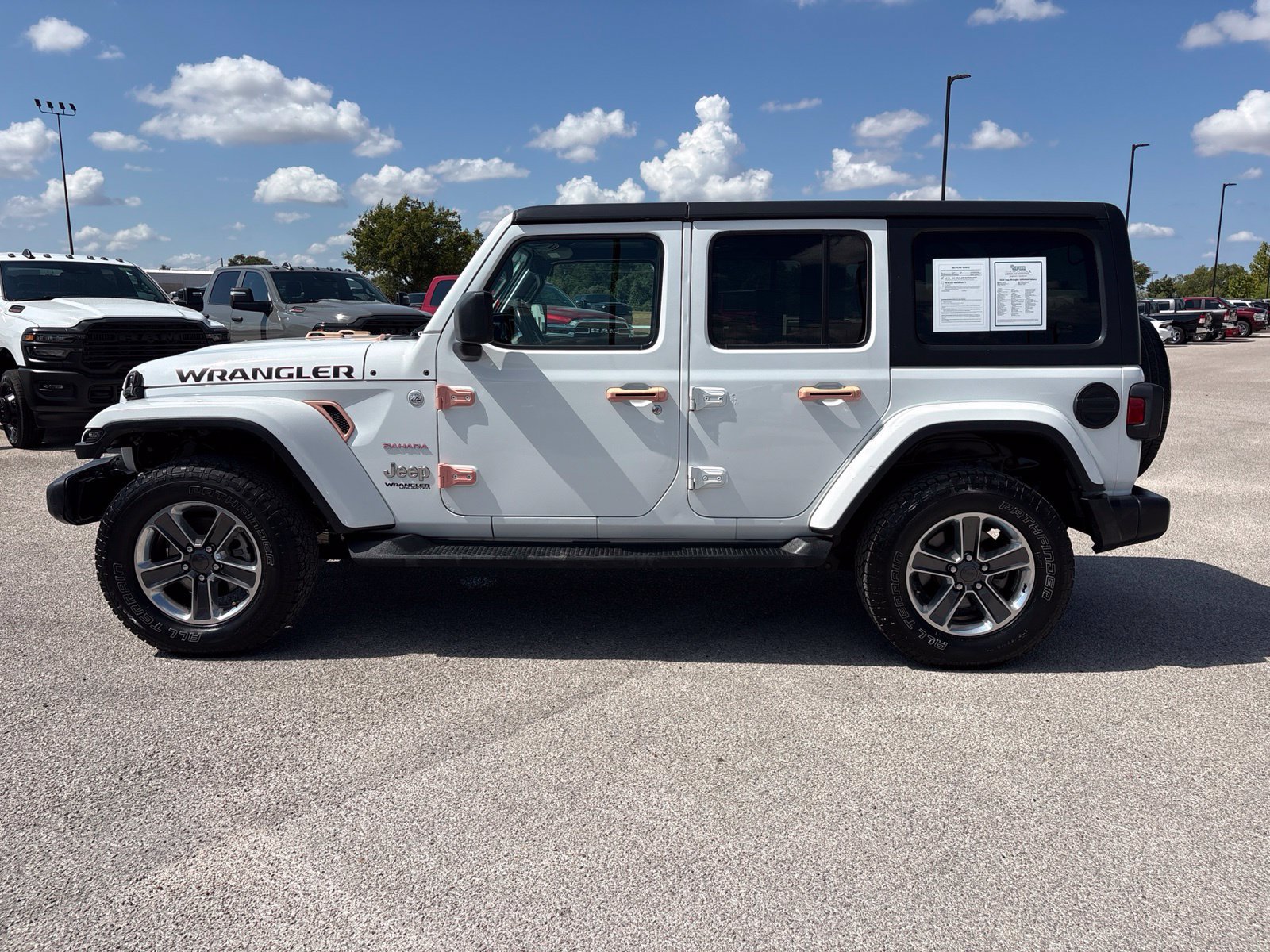 Used 2020 Jeep Wrangler Unlimited Sahara AWD/4WD image 2