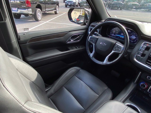 Used 2023 Chevrolet Suburban Z71 w/ Luxury Package AWD/4WD image 26