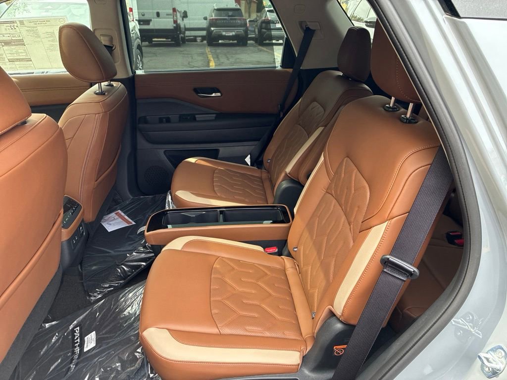 New 2026 Nissan Pathfinder Platinum AWD/4WD image 26
