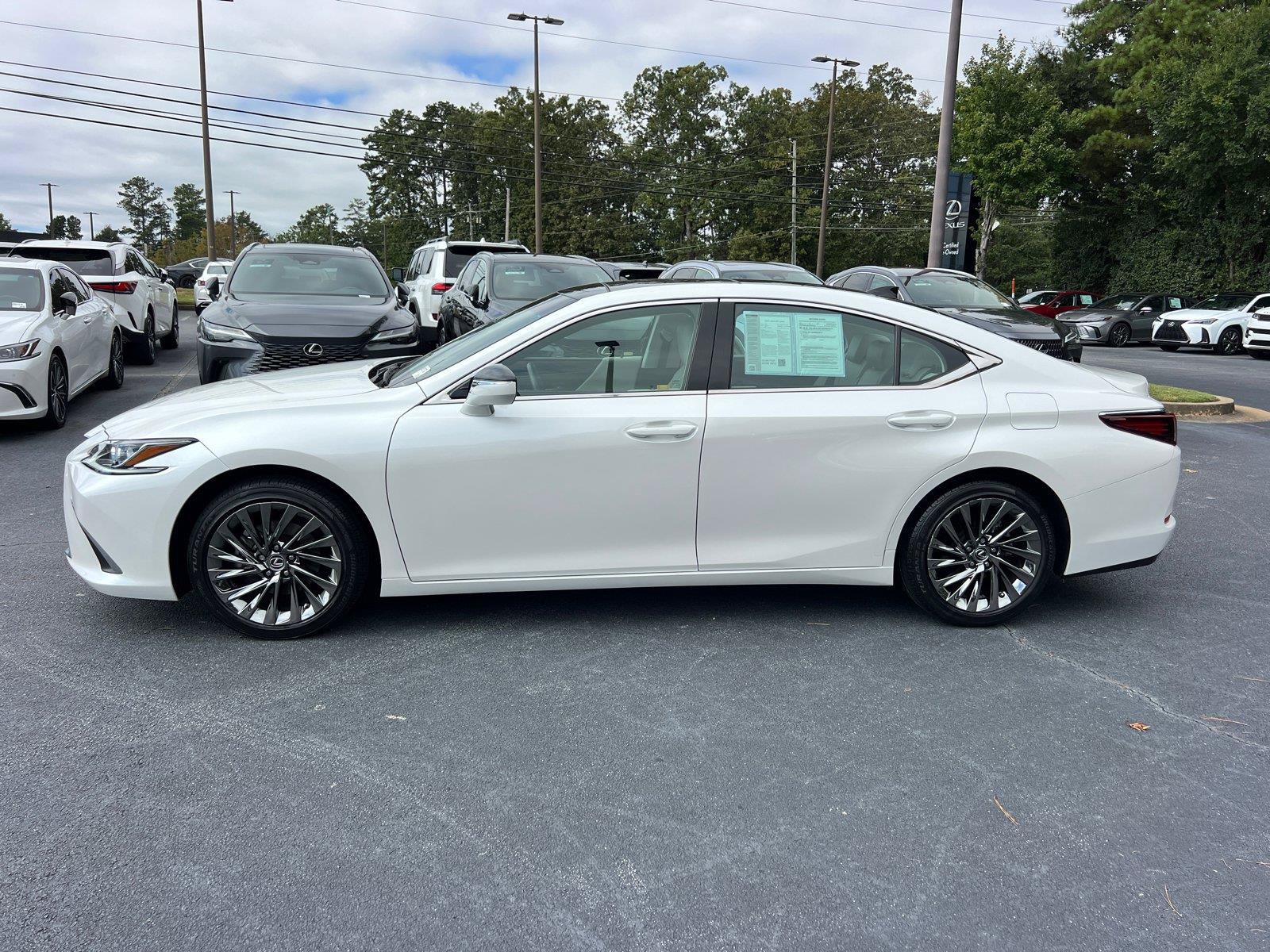 Certified 2024 Lexus ES 350 w/ Technology Package FWD image 8