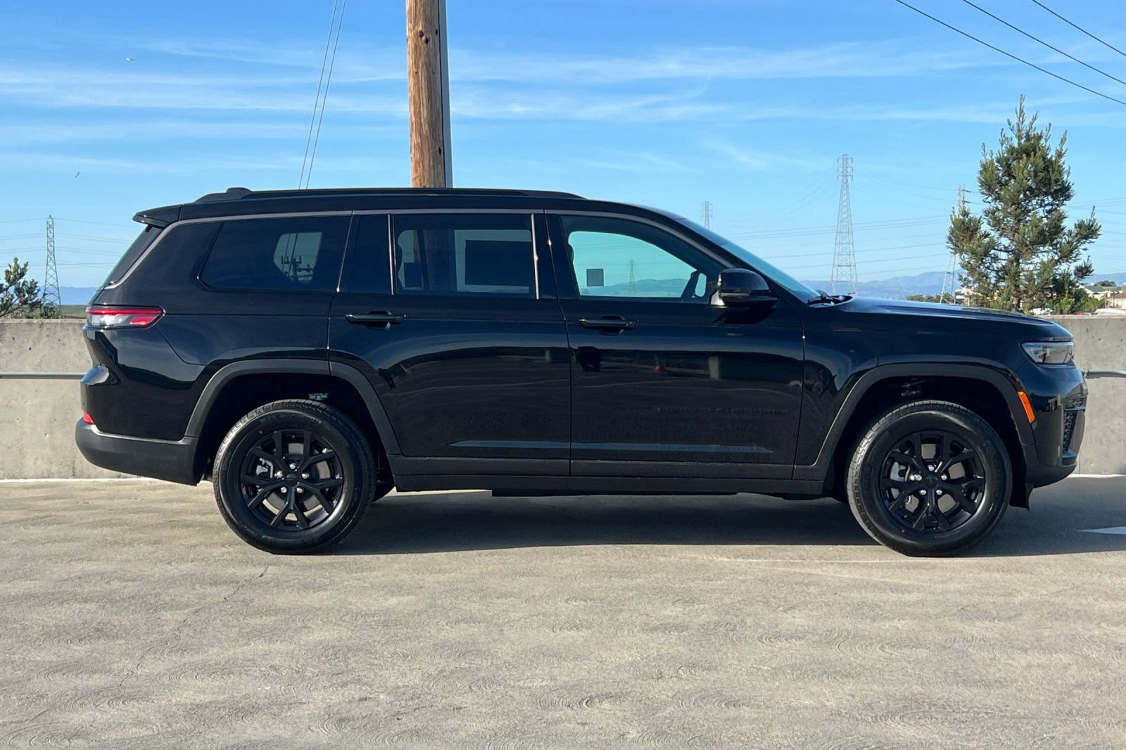 New 2026 Jeep Grand Cherokee L 4WD image 3