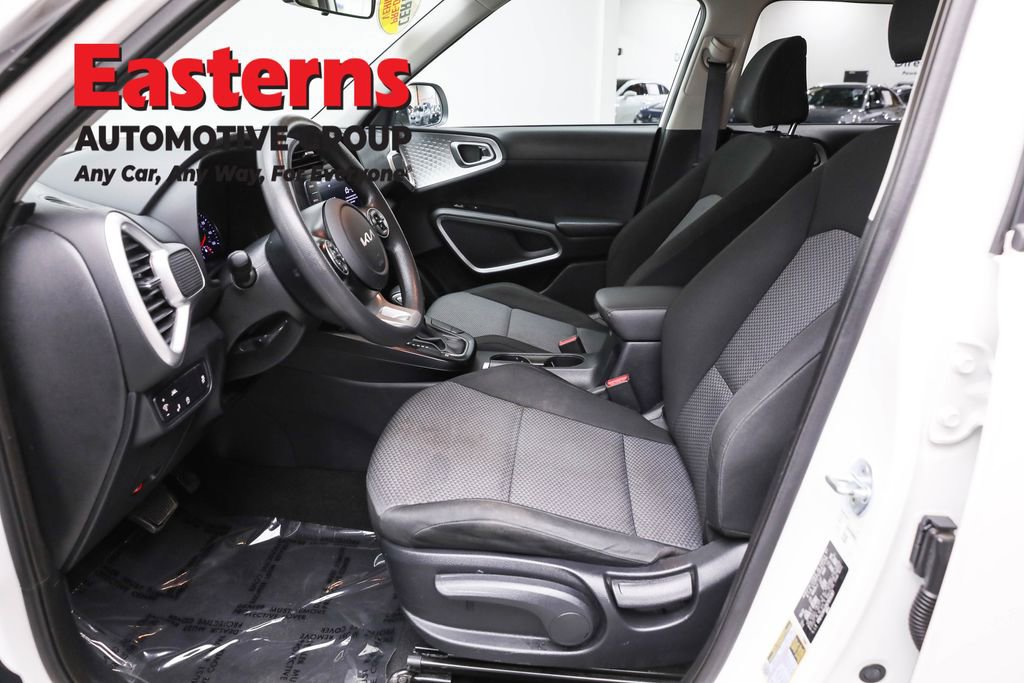 Used 2022 Kia Soul LX w/ Technology Package image 14