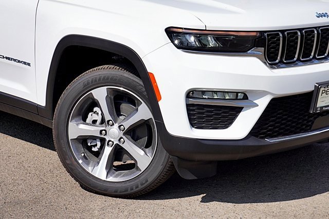 New 2023 Jeep Grand Cherokee Limited 4xe image 4