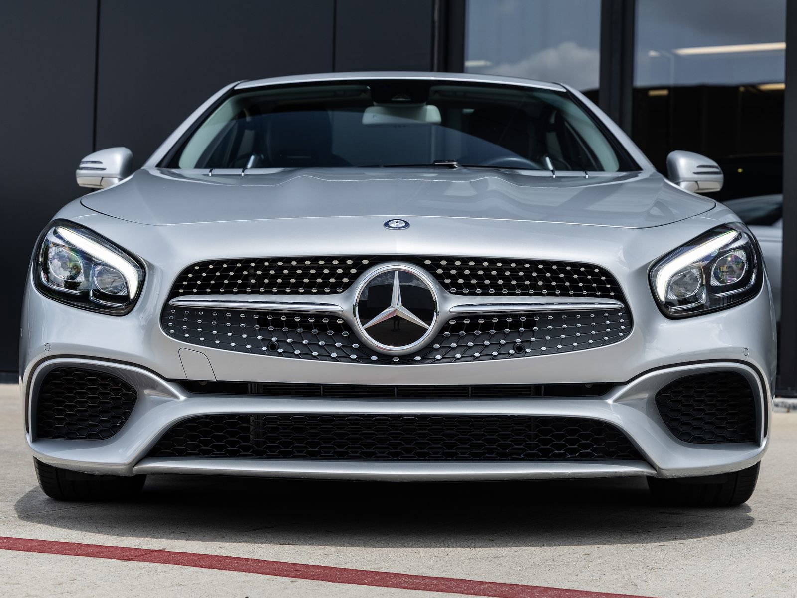 Used 2017 Mercedes-Benz SL 450 image 4