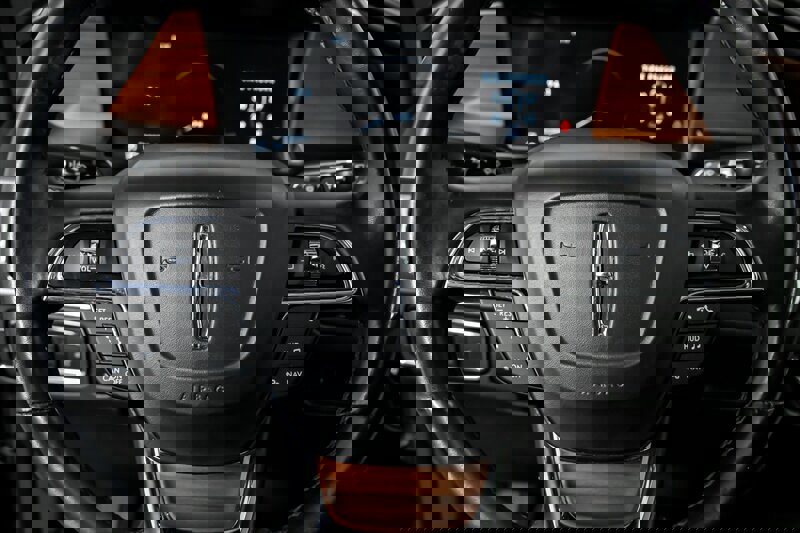 Used 2019 Lincoln Navigator Reserve image 24