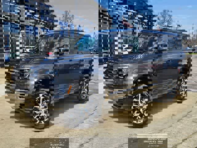 Used 2023 Land Rover Defender 130 X-Dynamic SE video 1