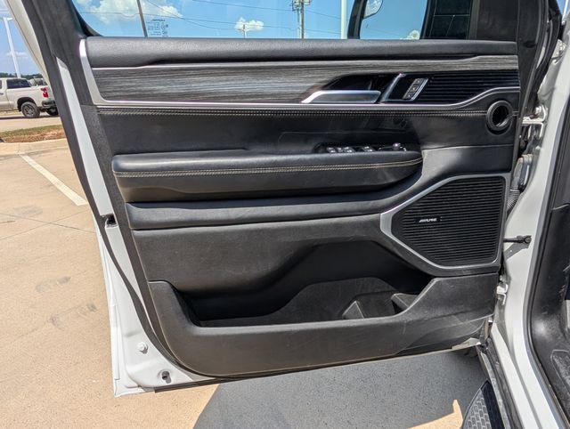 Used 2024 Jeep Wagoneer L Series II RWD image 19