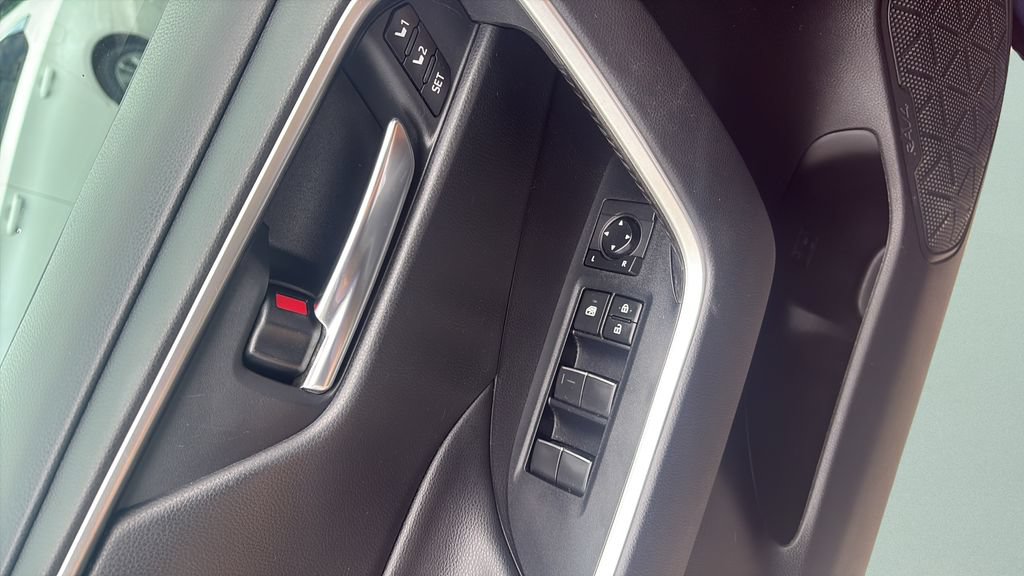 Used 2020 Toyota RAV4 XLE Premium AWD/4WD image 23